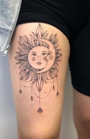 Slnko a mesiac tetovanie stehien 