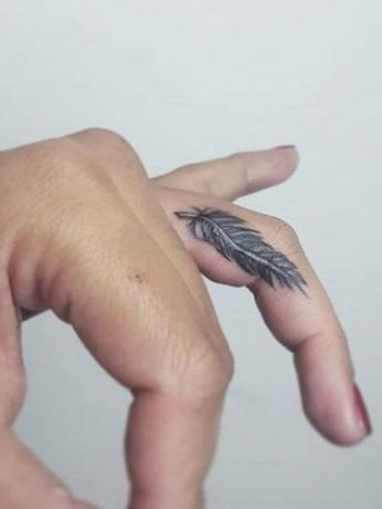 Tetování Feather Finger