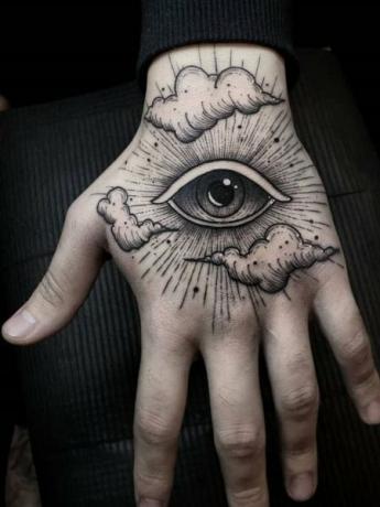 Očné tetovanie na ruku