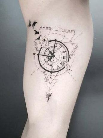 Tatuaje De Brújula Geométrica