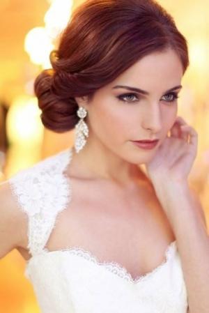 Consejos para elegir el peinado adecuado para tu vestido de novia