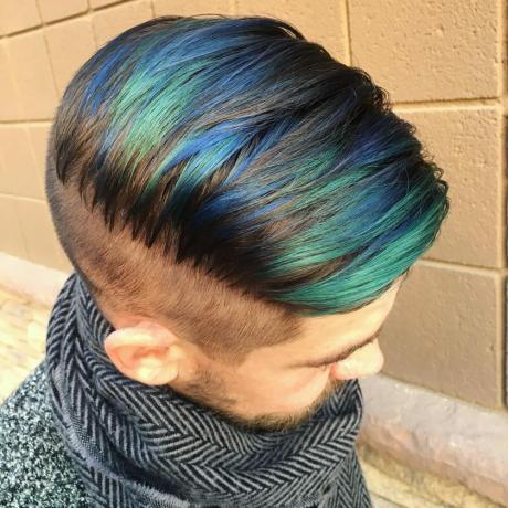 blå och gröna höjdpunkter på naturligt svart hår