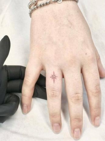 Maža žvaigždės tatuiruotė