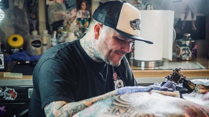Chris Collinsworthin tatuoinnit