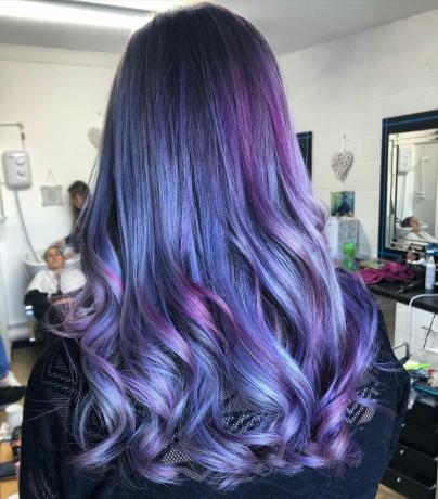 Sininen ja violetti lila hiusväri