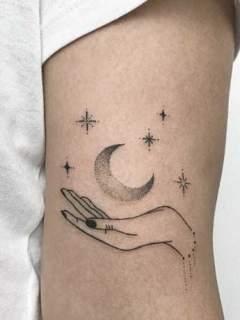 Księżyc i gwiazdy tatuaż 