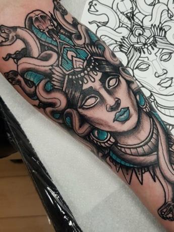 Tetovaža podlaktice Medusa