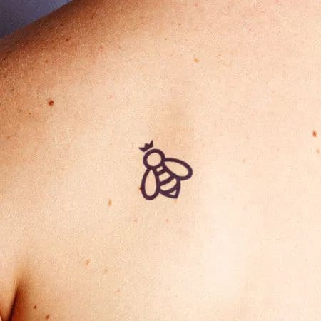 Jednoduché včelie tetovanie