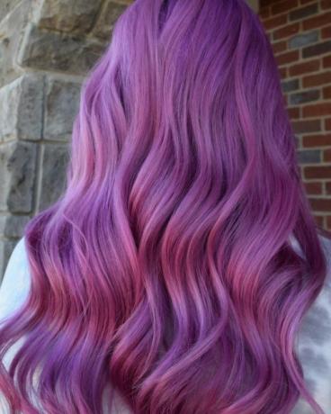 Živá fialová farba vlasov