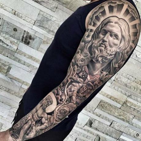 Náboženské tetovanie na rukáve