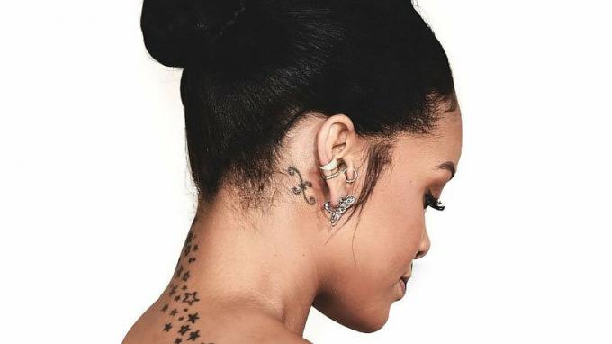 Tetovējumi aiz auss