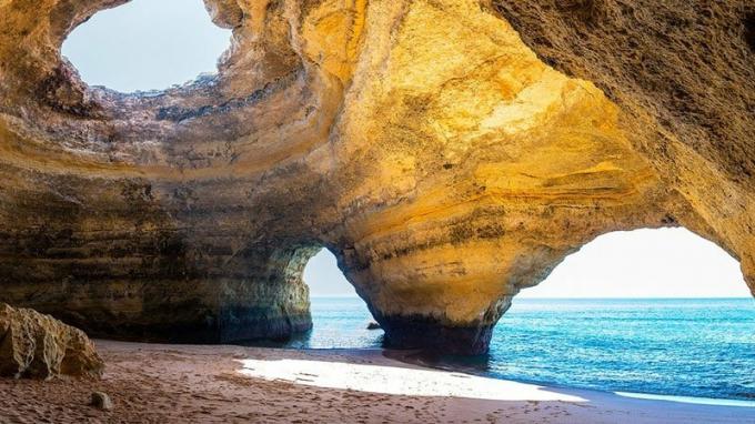 Benagila jūras ala, Algarve, Portugāle
