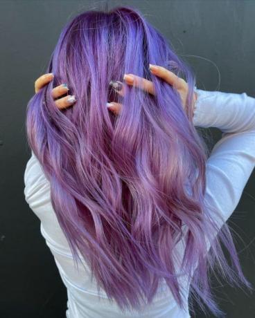 Svetlomodré fialové vlasy