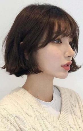 Kórejské krátke vlasy s ofinou