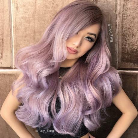 Dlhé pastelové fialové vlasy Balayage