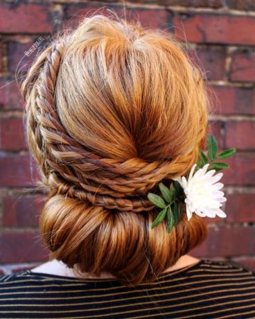 Slika poročnih popolnih pletenih las iz maypole