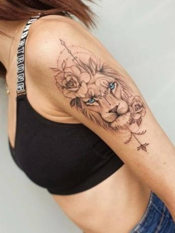 Lion Upper Arm Tatuering